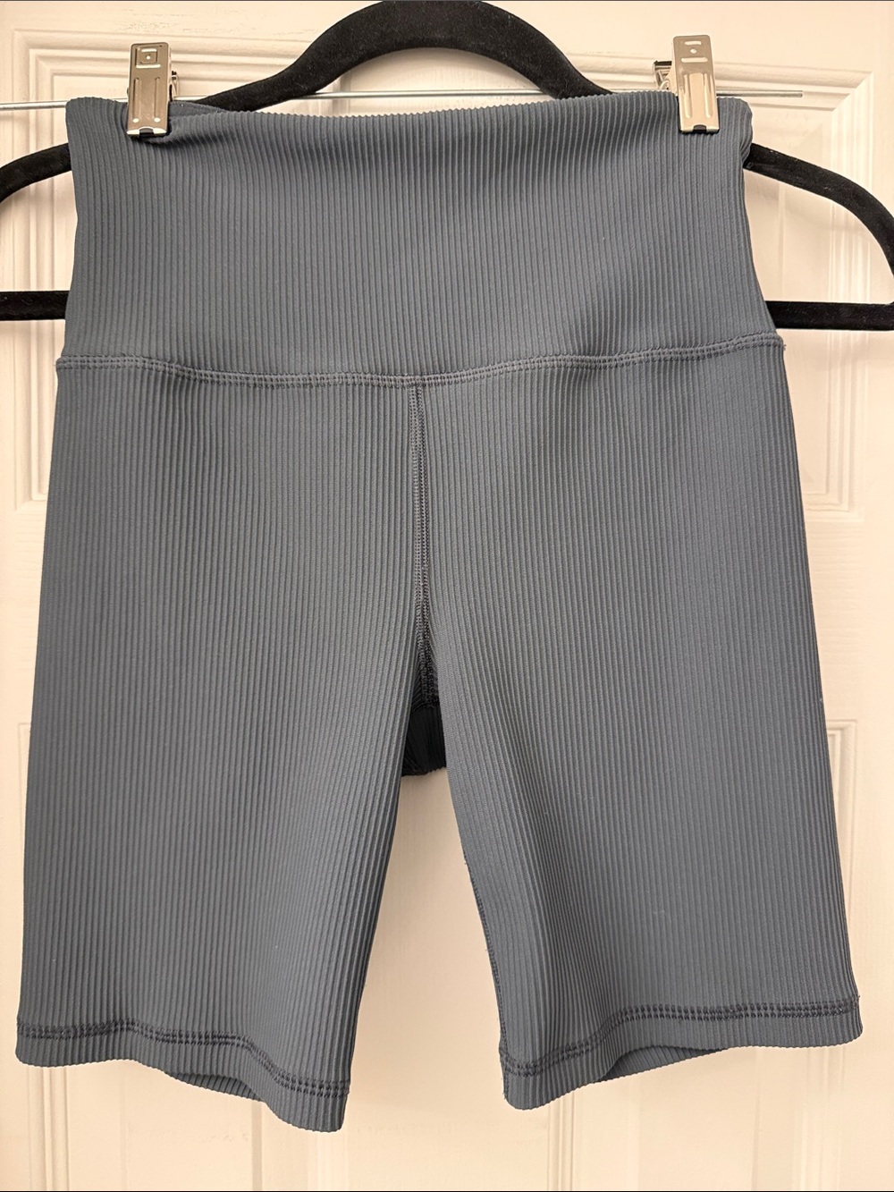 Athleta Elation Rib 7” Short EUC